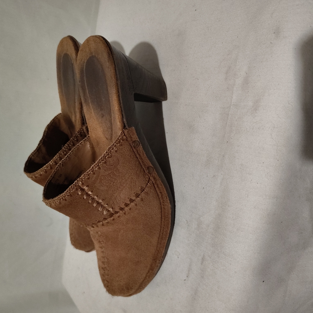 Sonoma Lifestyle, moccasin style heels, suede, slip on, size 8